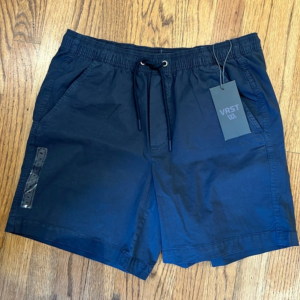VRST shorts NWT medium blue 7 in inseam relaxed fit men men’s